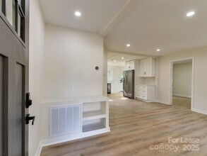 2721 Mayflower Rd in Charlotte, NC - Building Photo - Building Photo