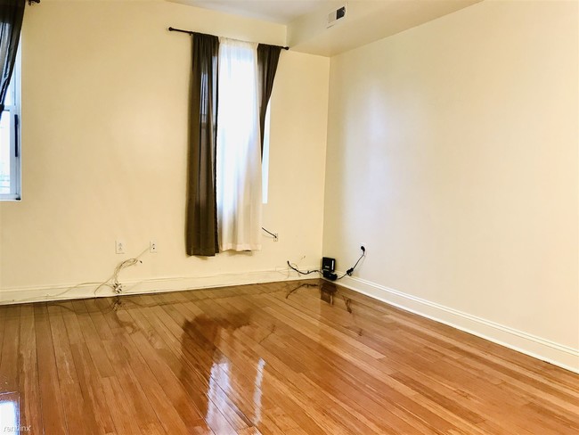 1925 W Norris St-Unit -# 2 in Philadelphia, PA - Building Photo - Building Photo