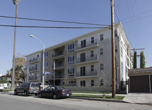 4820 Bellflower Ave in North Hollywood, CA - Foto de edificio - Building Photo