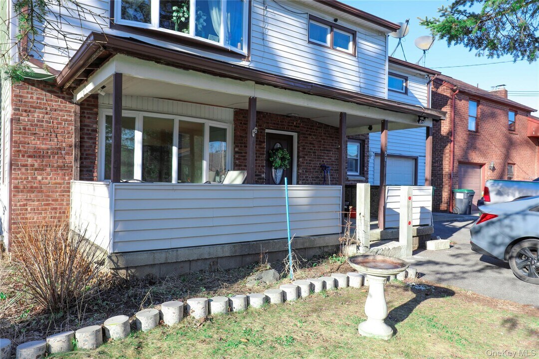 156 Lampman Ave in Port Ewen, NY - Building Photo