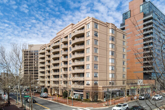 Fairmont Plaza in Bethesda, MD - Building Photo - Building Photo