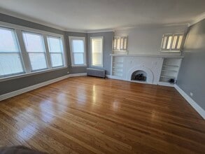 7846 S Cregier Ave, Unit 3 in Chicago, IL - Building Photo - Building Photo
