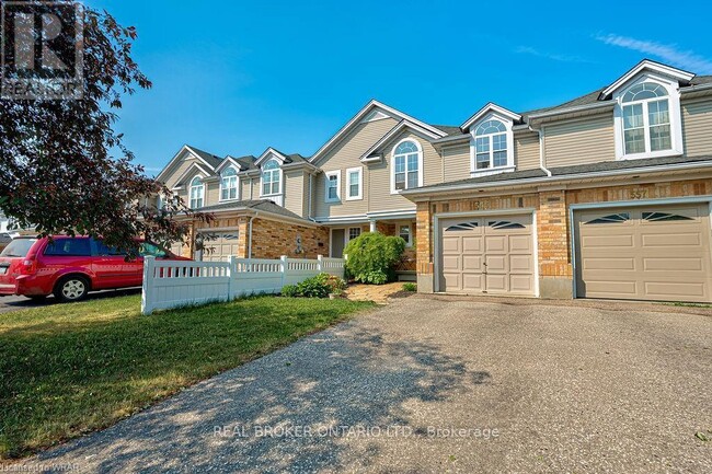 555 Mariner Dr in Waterloo, ON - Building Photo - Building Photo