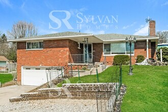 132 Autumn Dr in Butler, PA - Building Photo - Building Photo