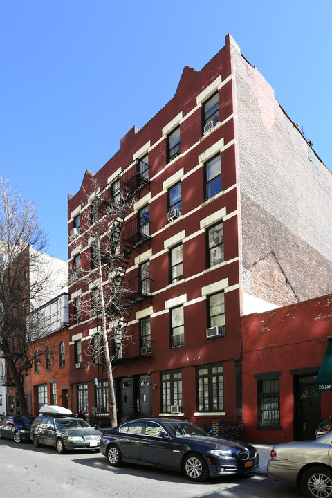 24 Jane St in New York, NY - Building Photo