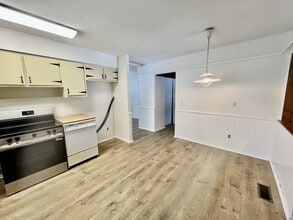 1201 Hollyview Dr in Vermilion, OH - Building Photo - Building Photo