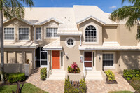 13601-13651 Worthington Way in Bonita Springs, FL - Foto de edificio - Building Photo