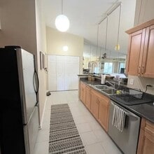 728 N Gary Ave, Unit 212 in Carol Stream, IL - Foto de edificio - Building Photo