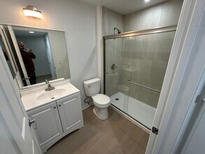 5515 Canoga Ave, Unit 221 in Los Angeles, CA - Building Photo - Building Photo