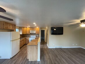 1075 Winona Dr in Loveland, CO - Building Photo - Building Photo