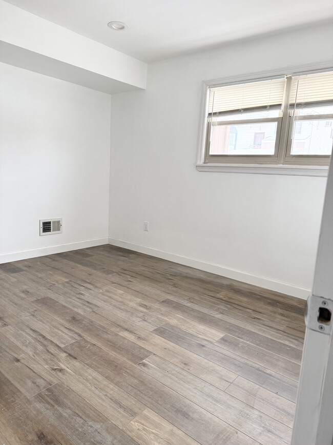 4 Lisa Ln in Staten Island, NY - Building Photo - Building Photo