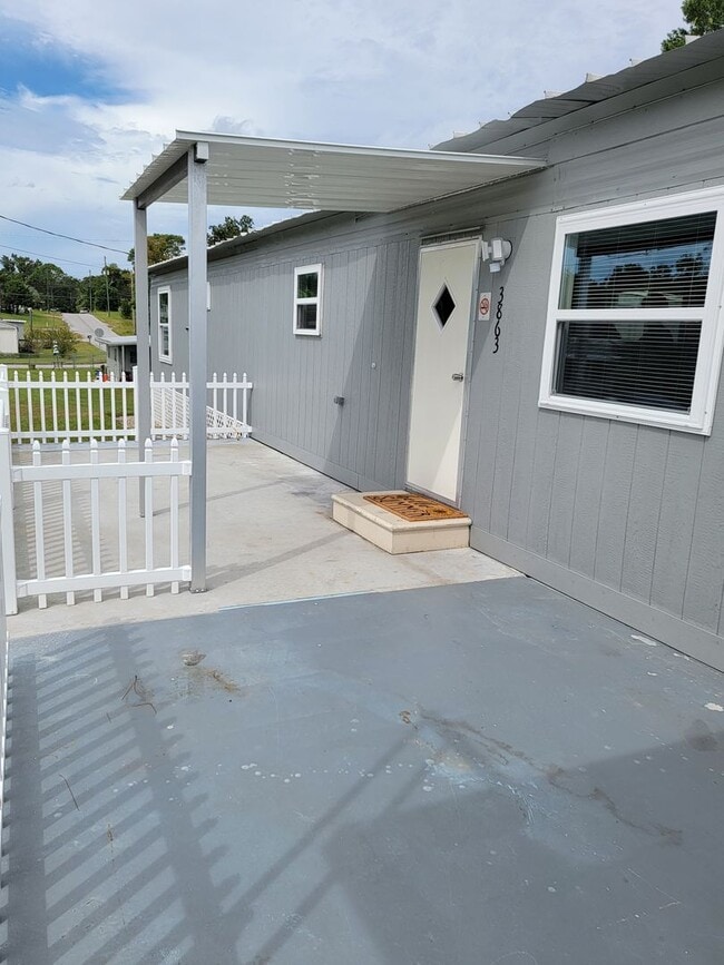 3863 E Larkwood Ln in Inverness, FL - Foto de edificio - Building Photo