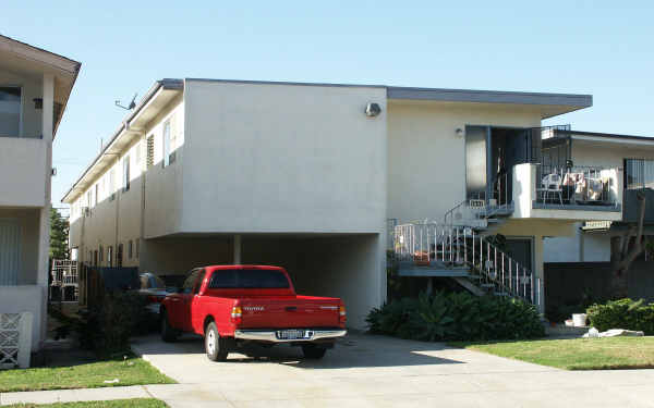 1641 Granville Ave in Los Angeles, CA - Building Photo - Building Photo