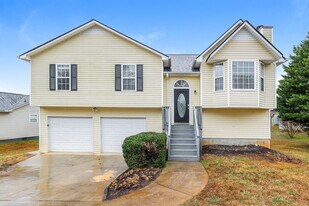 205 Winchester Dr in Villa Rica, GA - Building Photo