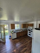 2101 Thomas St in Marinette, WI - Building Photo - Building Photo