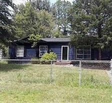 2891 Village Green Dr in Macon, GA - Building Photo