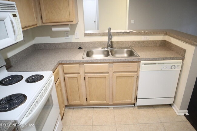 7701 Timberlin Park Blvd in Jacksonville, FL - Building Photo - Building Photo