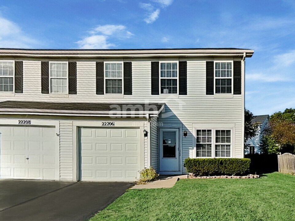 22206 W Ocala Ct in Plainfield, IL - Building Photo