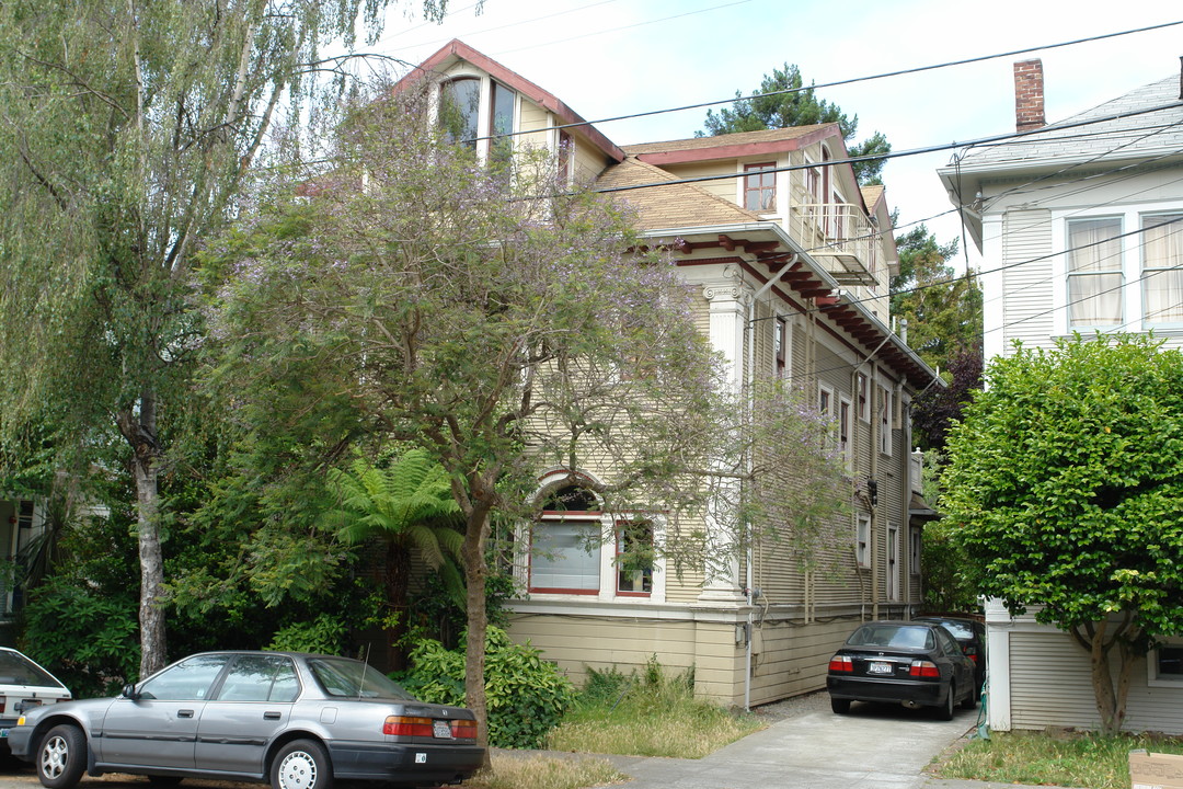 2412 Atherton St in Berkeley, CA - Building Photo