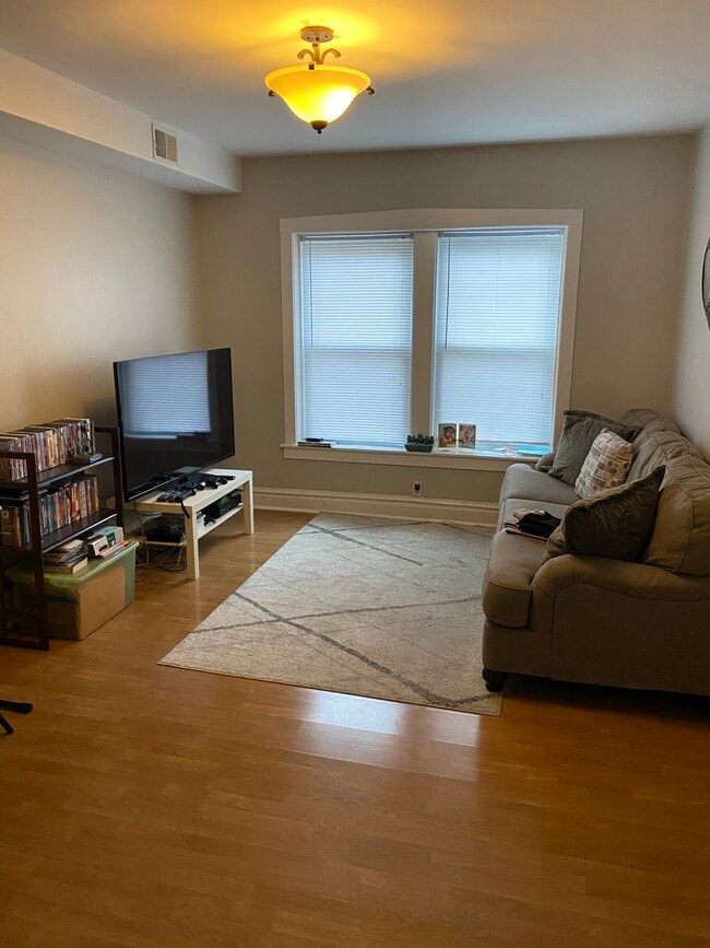 112 Chicago Ave, Unit 2