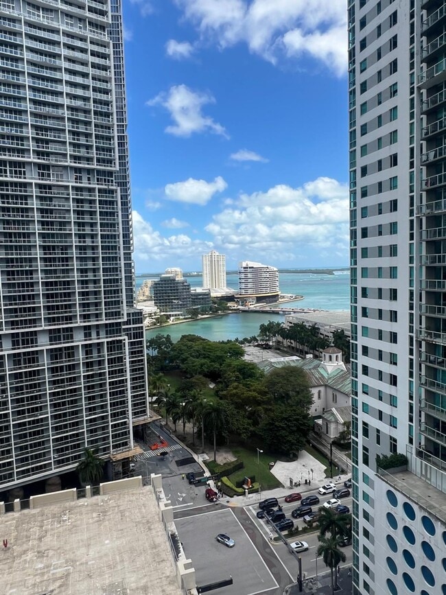 77 SE 5th St, Unit 2015 in Miami, FL - Foto de edificio - Building Photo