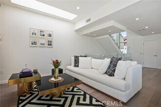 823 N Fuller Ave in West Hollywood, CA - Building Photo - Building Photo