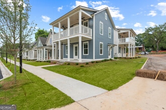 711 Jefferson St in Lagrange, GA - Foto de edificio - Building Photo