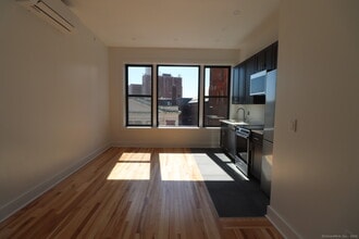 253 State St in New London, CT - Building Photo - Building Photo