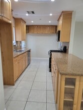 17544 Blythe St in Los Angeles, CA - Building Photo - Building Photo