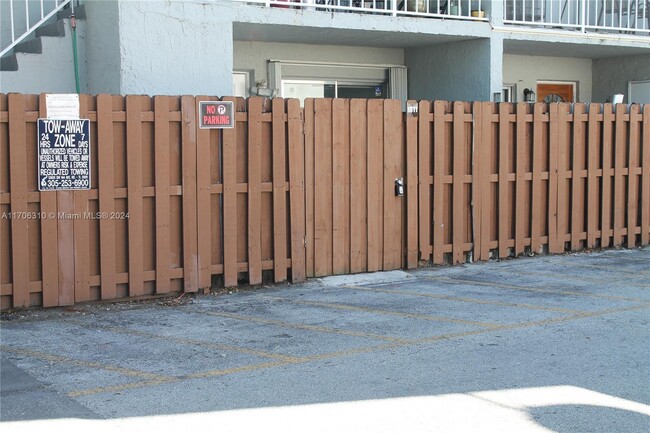 15400 SW 81st Cir Ln in Miami, FL - Building Photo - Building Photo