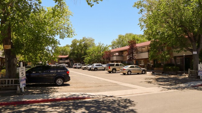 Elm Glen Apartments in Reno, NV - Building Photo - Building Photo