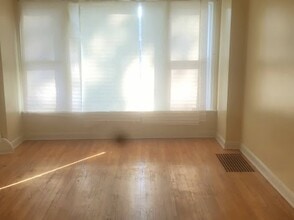 8916 S Cornell Ave in Chicago, IL - Building Photo - Building Photo