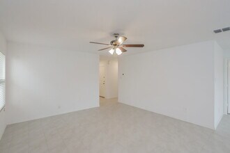 1149 Crestview Dr in Hutchins, TX - Foto de edificio - Building Photo