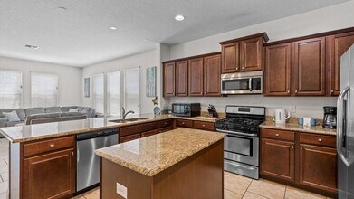 5266 Wildwood Wy in Davenport, FL - Foto de edificio - Building Photo