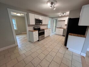 114 Mount Vernon Ave in Augusta, ME - Building Photo - Building Photo