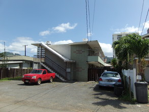 2710 Kaaha St in Honolulu, HI - Building Photo - Building Photo