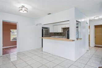 7715 Deleuil Ave in Tampa, FL - Building Photo - Building Photo