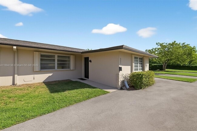 7001 NW 15th St, Unit 7001 in Plantation, FL - Building Photo - Building Photo
