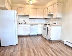 Simms Street 6155 in Arvada, CO - Building Photo - Interior Photo