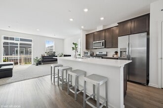 2125 Yellowstone Blvd in Mundelein, IL - Building Photo - Building Photo