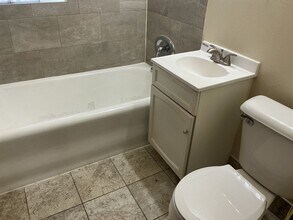 3716-3718-3718 W Roberts St in Milwaukee, WI - Building Photo - Building Photo