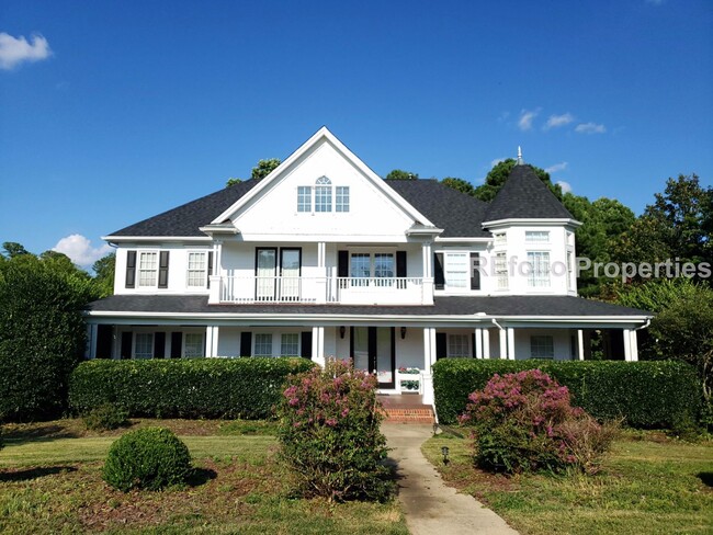 property at 200 Circle on the Green