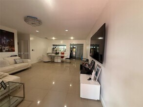 16030 Miami Dr in North Miami Beach, FL - Building Photo - Building Photo