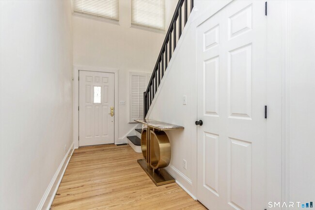 48 Spring St in Greenwich, CT - Building Photo - Building Photo