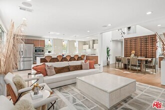 2736 Armacost Ave in Los Angeles, CA - Foto de edificio - Building Photo