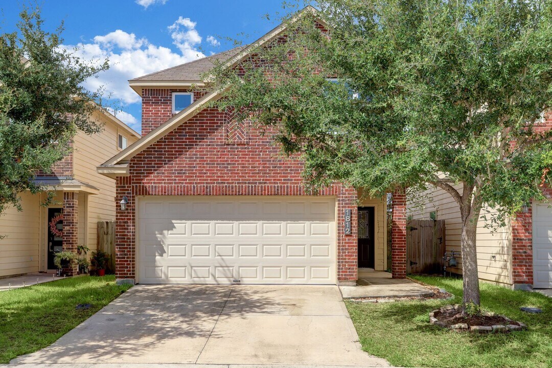 1812 Don Alejandro in Houston, TX - Building Photo