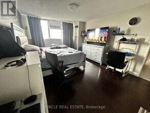 3695-3695 Kaneff Crescent in Mississauga, ON - Building Photo - Building Photo