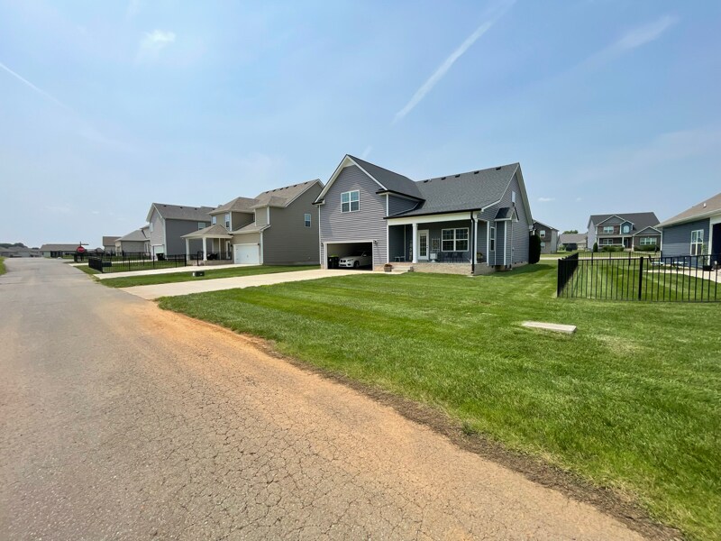 266 John Duke Tyler Blvd in Clarksville, TN - Foto de edificio