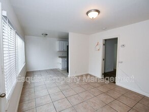11119 Rosal Ln in Ventura, CA - Building Photo - Building Photo