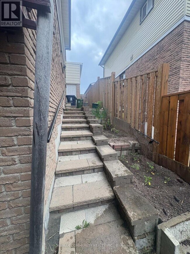 14 Blue Eagle Trail in Toronto, ON - Building Photo - Building Photo